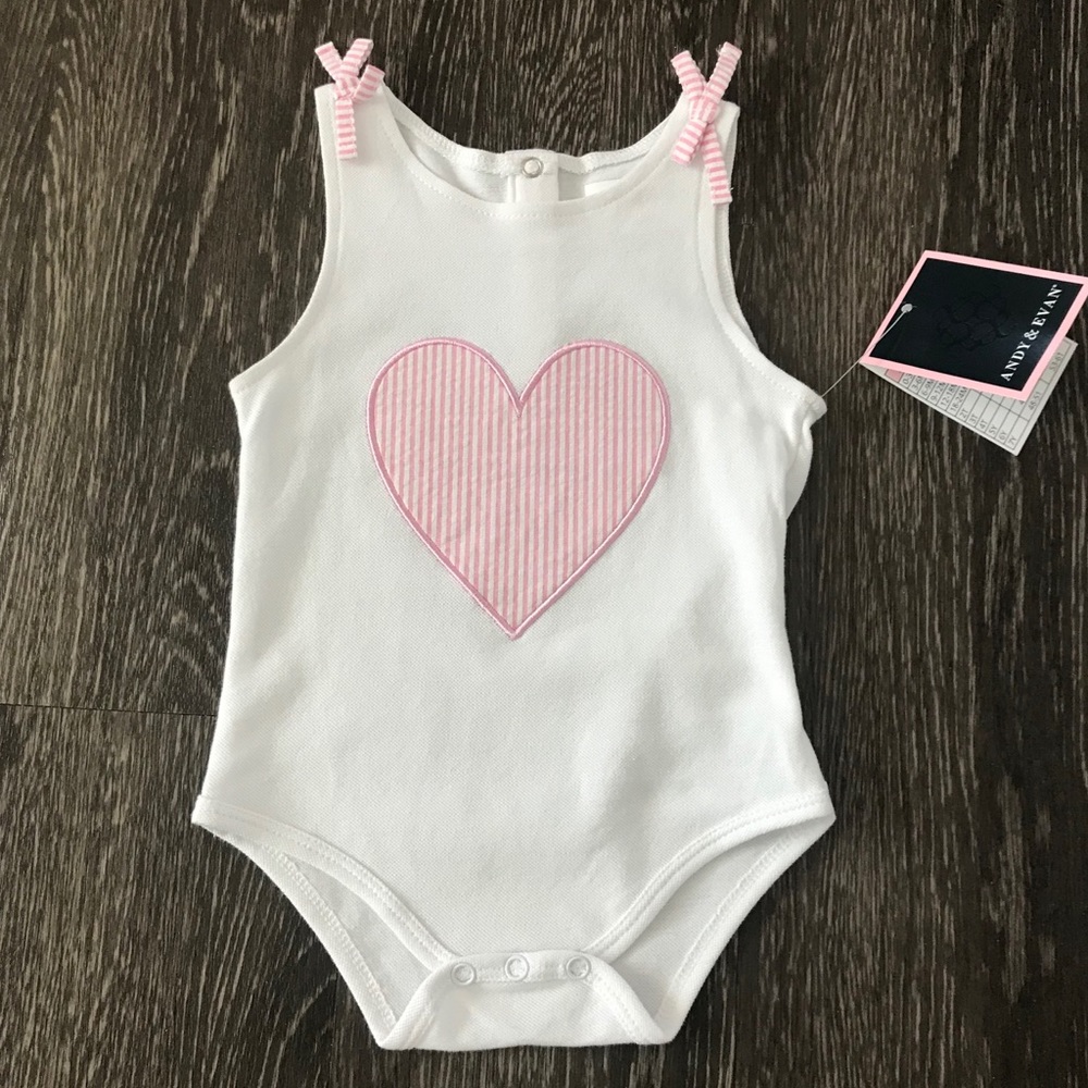 New ANDY & EVAN Girls Pink Seersucker Heart Bodysuit